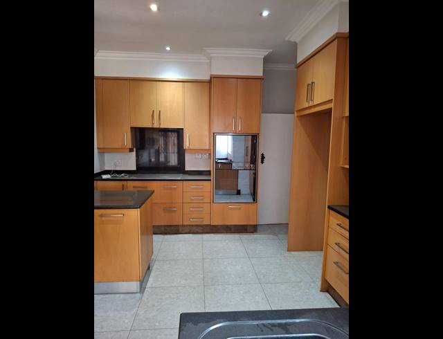 4 BEDROOM PROPERTY TO RENT IN EMMARENTIA